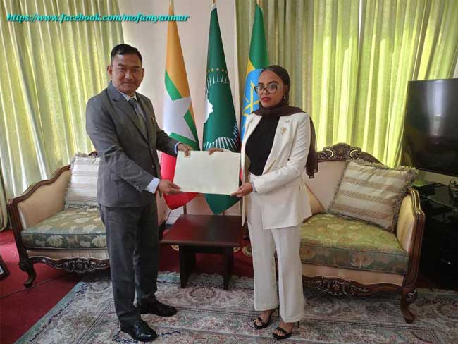 U Aung Min Oo presents copy of his Credentials to Aziza Geleta, Director General of Protocol Affairs, Ministry of Foreign Affairs of Ethiopia