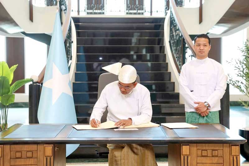 သံအမတ်ကြီး ဦးအောင်မင်းဦး ဆိုမာလီယာဖက်ဒရယ်သမ္မတနိုင်ငံသမ္မတထံ ခန့်အပ်လွှာပေးအပ်